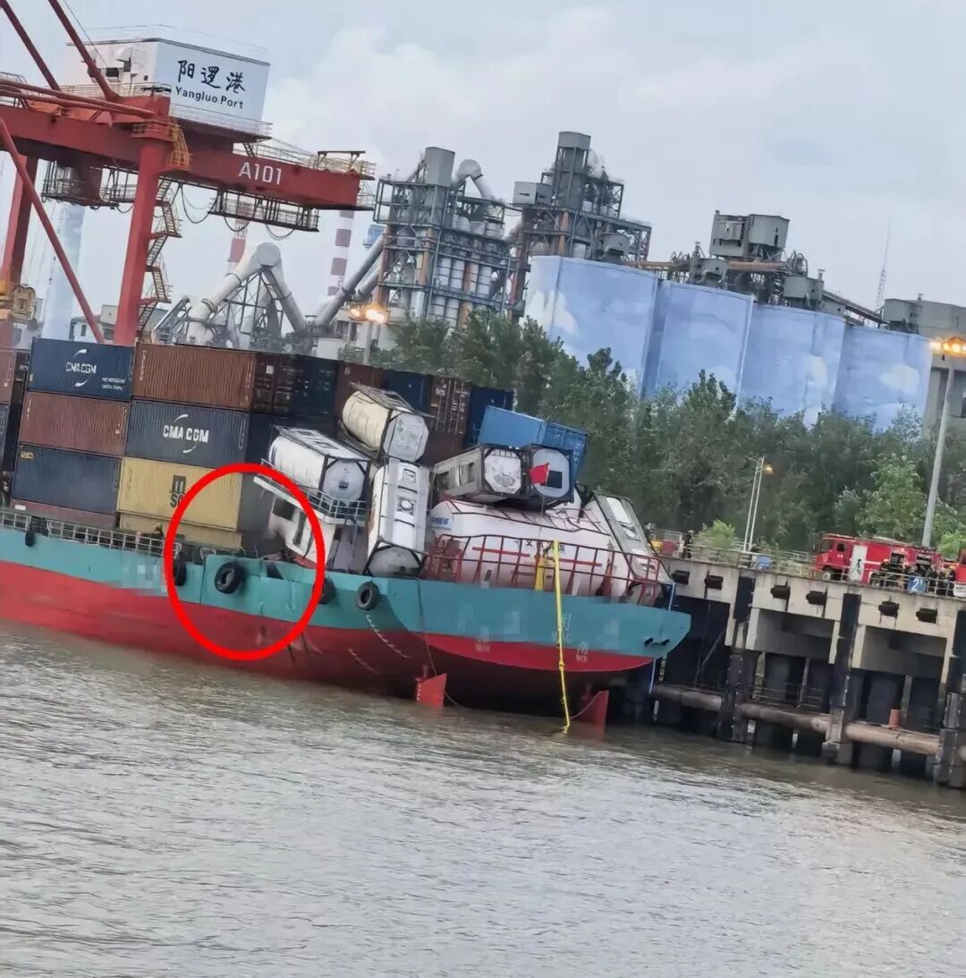 Ship Explosion at Wuhan's Yangluo Port Leaves One Crew Member Missing